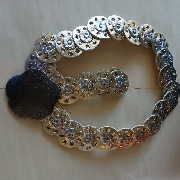 Women's Western Boho Silver and Gold Toned Disc Belt with Metal Buckle - Picture 8 of 8